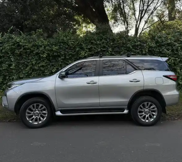 Toyota Sw4 4X4 Srx 2.8 Tdi 6 At 7A 2023 - foto 1