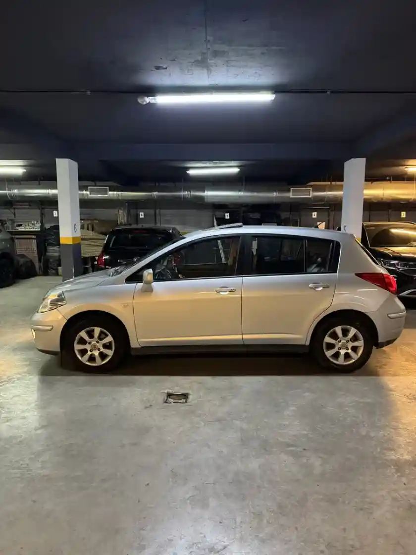 Nissan Tiida 1.8 Tekna 2009 - foto 2