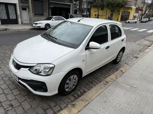 Toyota Etios 1.5 X 6Mt My19 2023 - foto 1
