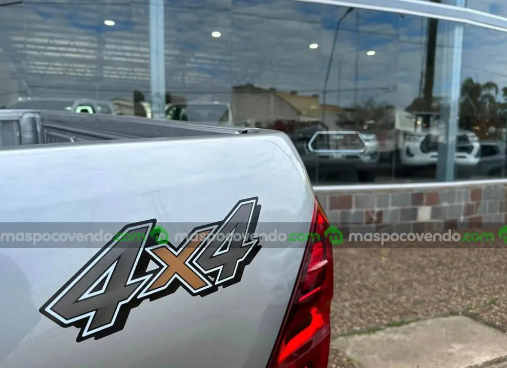 Toyota Hilux C/Doble 2.8 Tdi Automatica Sr 4X4 0Km My2025, Gris Plata. Disponible!  0 - foto 2
