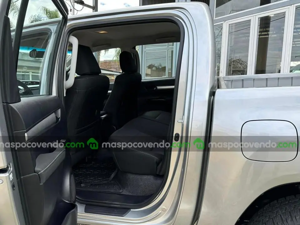 Toyota Hilux C/Doble 2.8 Tdi Automatica Sr 4X4 0Km My2025, Gris Plata. Disponible!  0 - foto 3