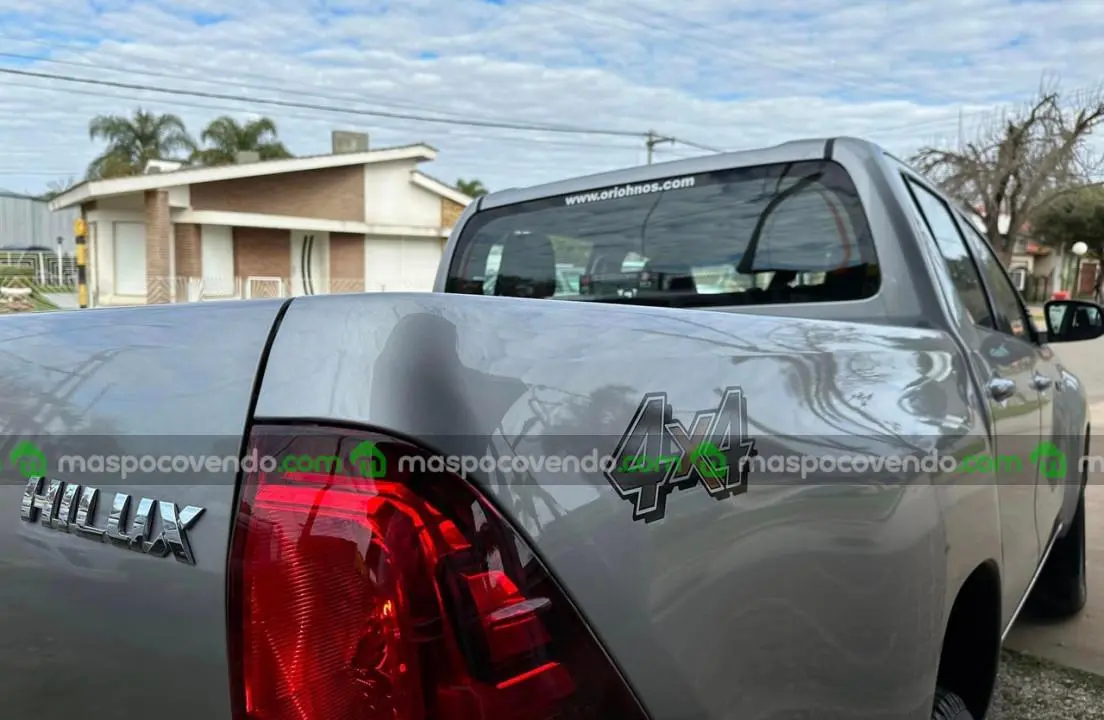 Toyota Hilux C/Doble 2.8 Tdi Automatica Sr 4X4 0Km My2025, Gris Plata. Disponible!  0 - foto 4