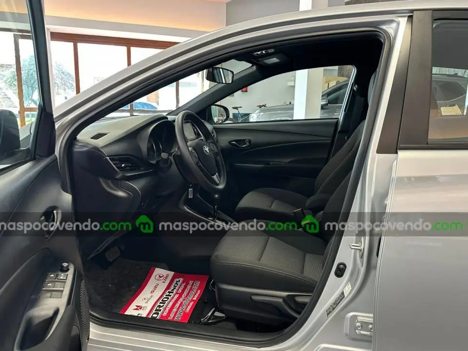 Toyota Yaris 1.5 Nafta 5 Ptas Xs Cvt 0Km My2026 Gris Plata. Disponible! Orio Hnos  0 - foto 5