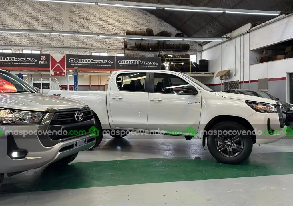 Toyota Hilux C/Doble 2.8 Tdi Automatica Sr 4X4 0Km My2025 Blanco Orio Hnos  0 - foto 2