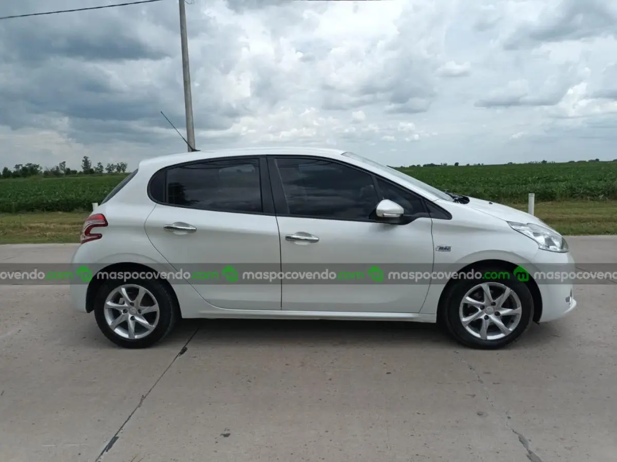 Peugeot 208 Allure Touchscreen  0 - foto 2
