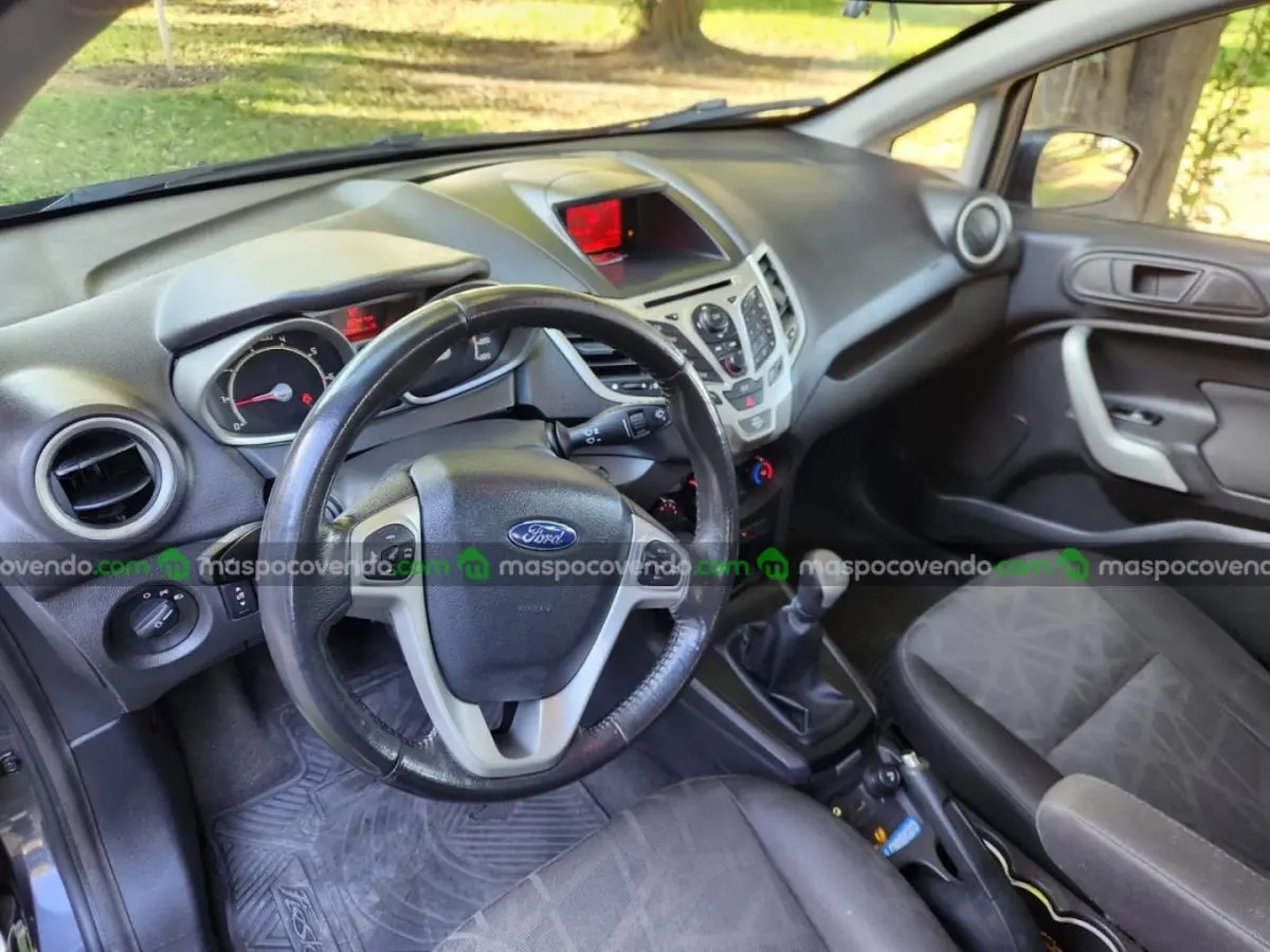 Ford Fiesta Kinetic Titanium 2013  2013 - foto 2