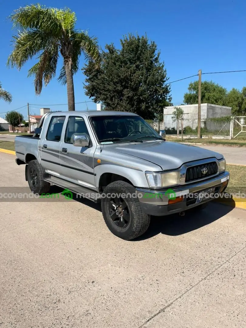 Toyota Hilux 4X4 Cabina Doble Sr 3.0D  0 - foto 3