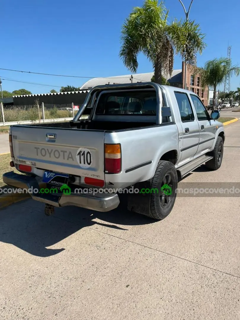 Toyota Hilux 4X4 Cabina Doble Sr 3.0D  0 - foto 4