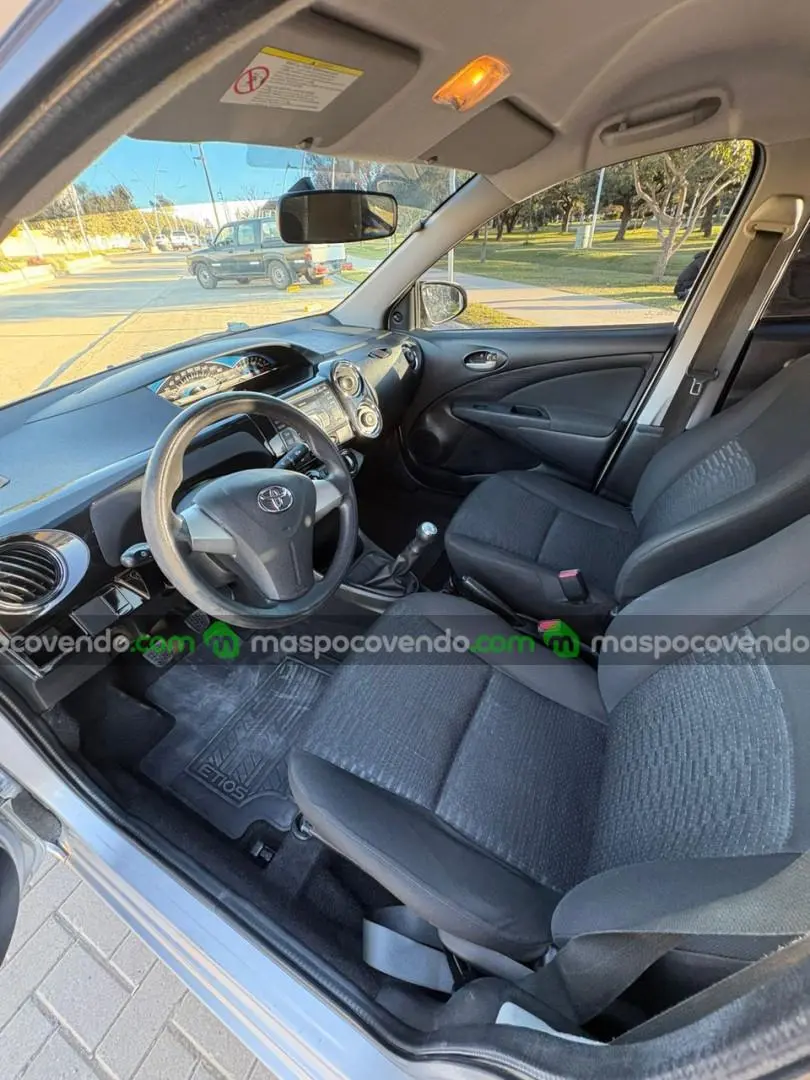 Toyota Etios 1.5 Xs - Año 2014  2014 - foto 4