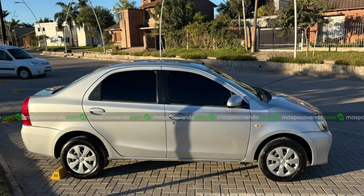 Toyota Etios 1.5 Xs - Año 2014  2014 - foto 5