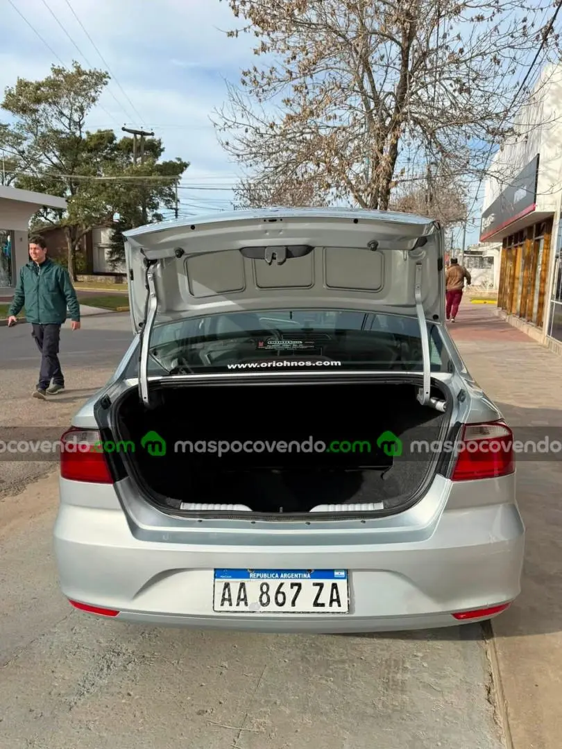 Volkswagen Voyage 1.6 Msi Manual Año 2017 Gris Plata. Con 48.000Km. Orio Hnos  2017 - foto 2