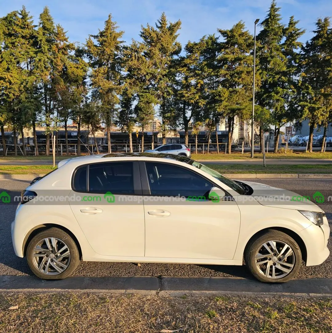 Peugeot 208 Allure Tiptronic  0 - foto 2