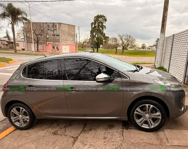 Peugeot 208  0 - foto 1