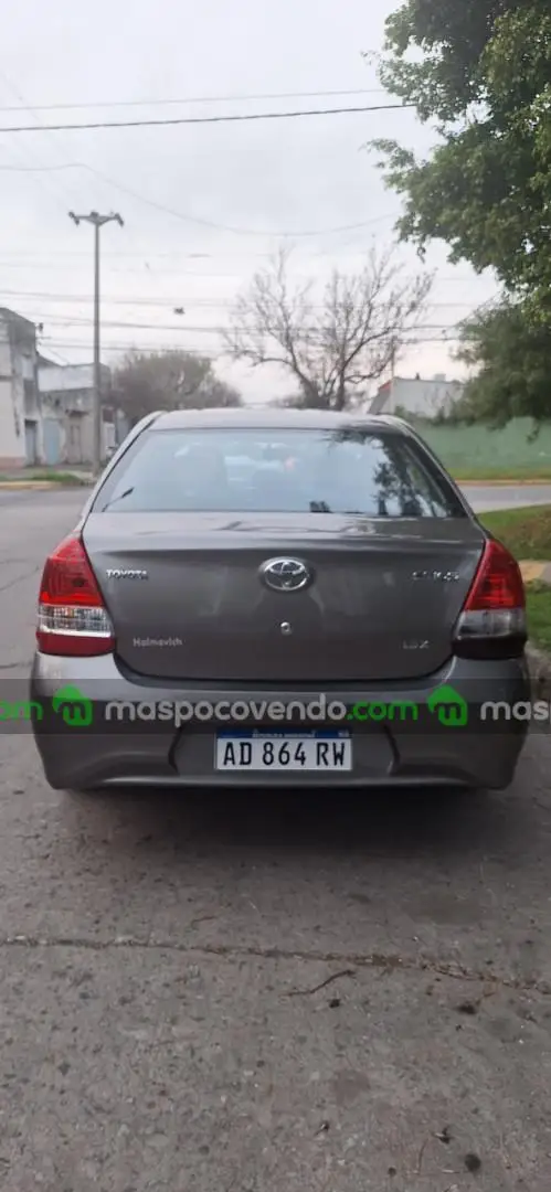 Toyota Etios Sedan  0 - foto 1