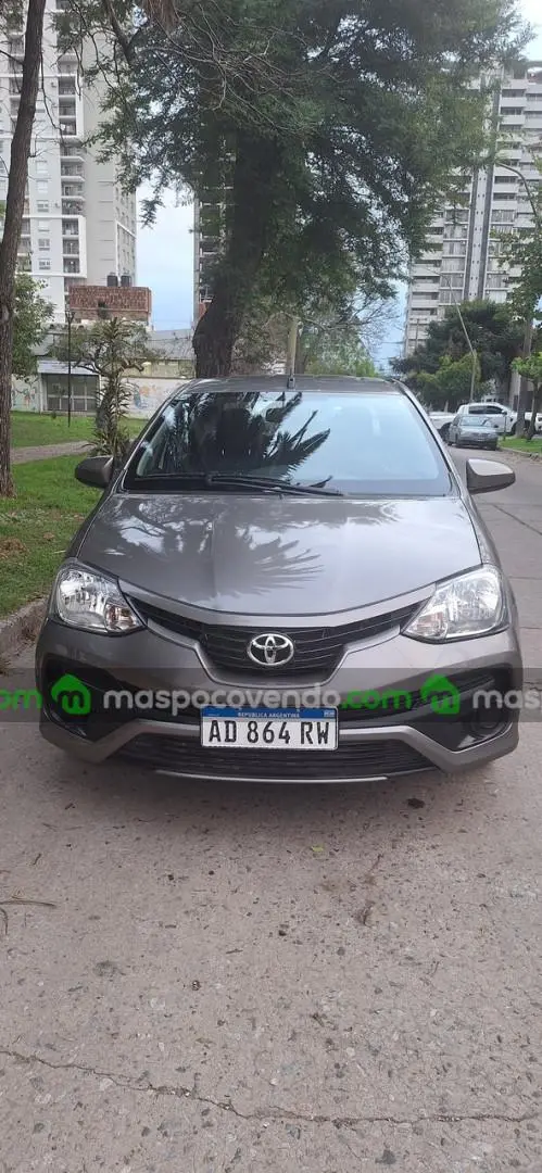 Toyota Etios Sedan  0 - foto 2