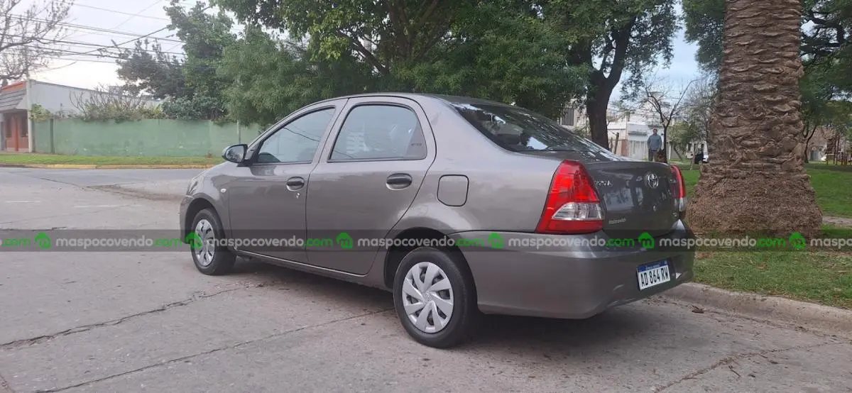 Toyota Etios Sedan  0 - foto 3