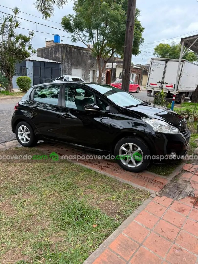 Peugeot 208 . Allure 1.5  0 - foto 3