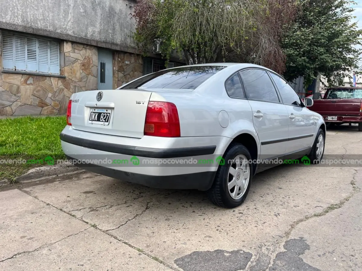 Volkswagen Passat 1.8T  0 - foto 2