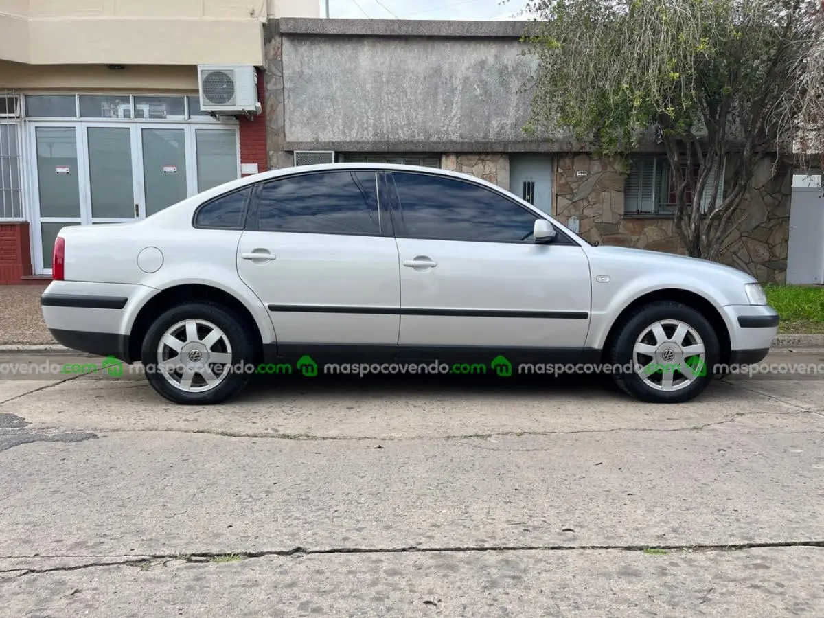 Volkswagen Passat 1.8T  0 - foto 3