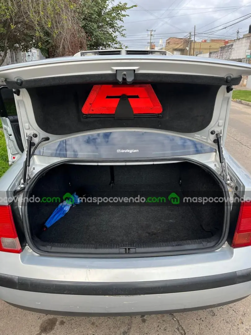 Volkswagen Passat 1.8T  0 - foto 4