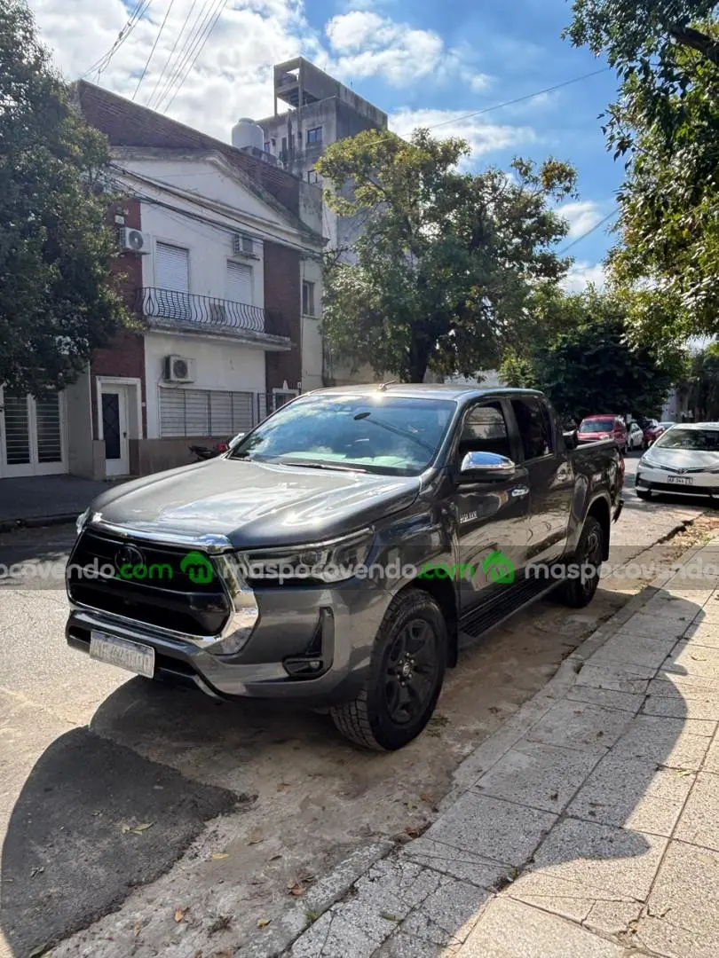 Toyota Hilux Srx  0 - foto 2