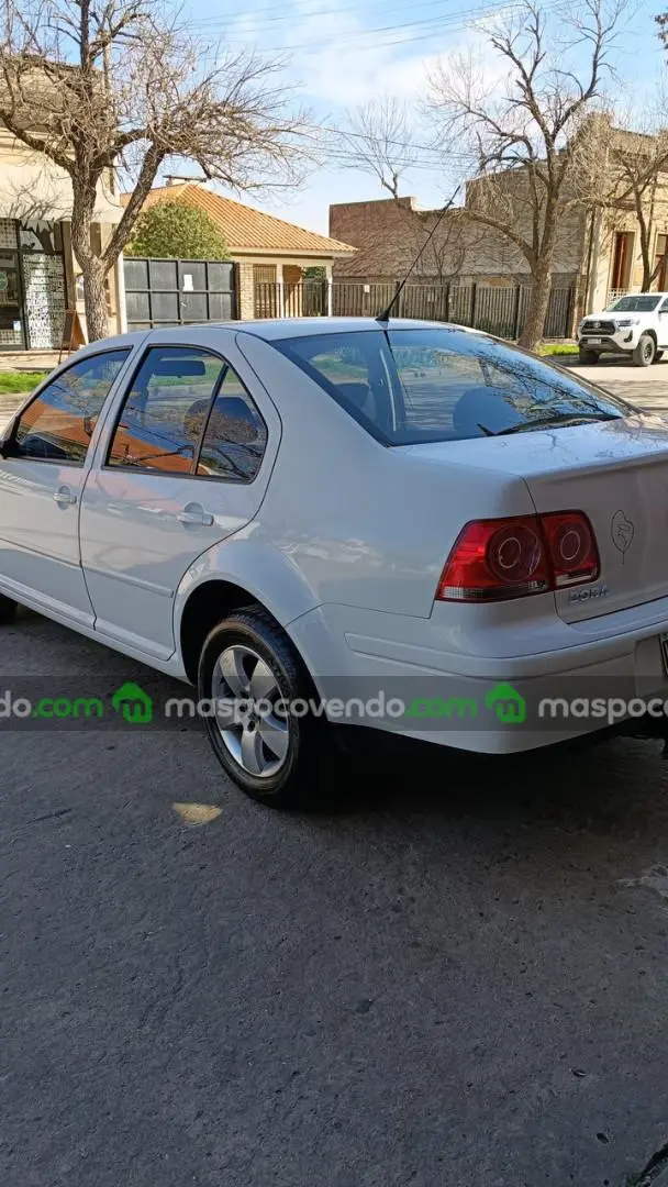 Volkswagen Bora 2.0 - 2012  2012 - foto 5