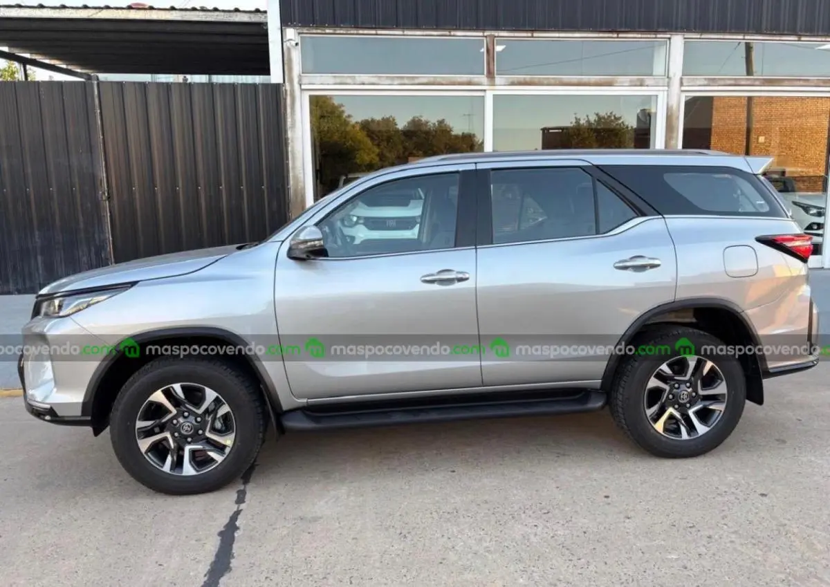 Toyota Sw4 Srx 2.8Tdi 4X4 Cvt 7As 2025 19.000 Km !!!!  2025 - foto 2