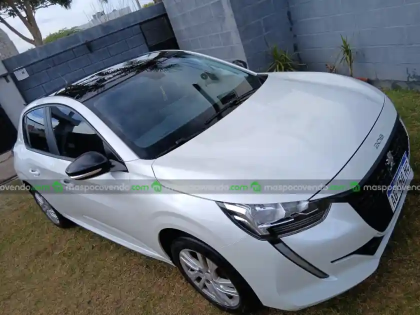 Peugeot 208 - foto 1