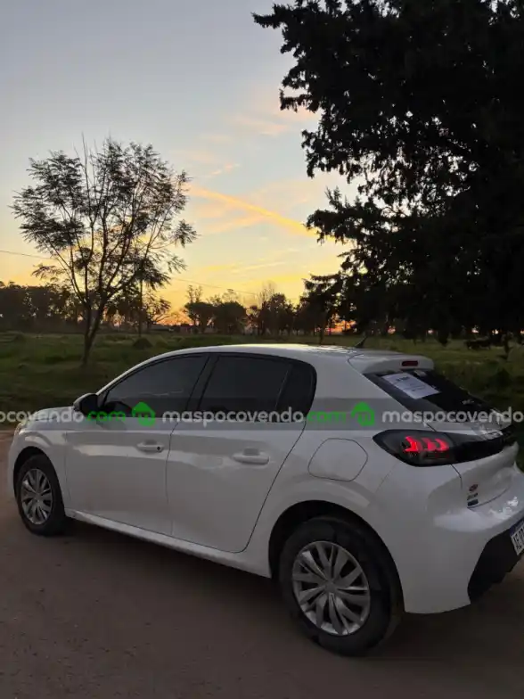 Peugeot 208 - foto 1