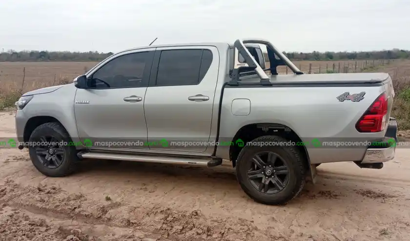 Toyota Hilux - foto 2