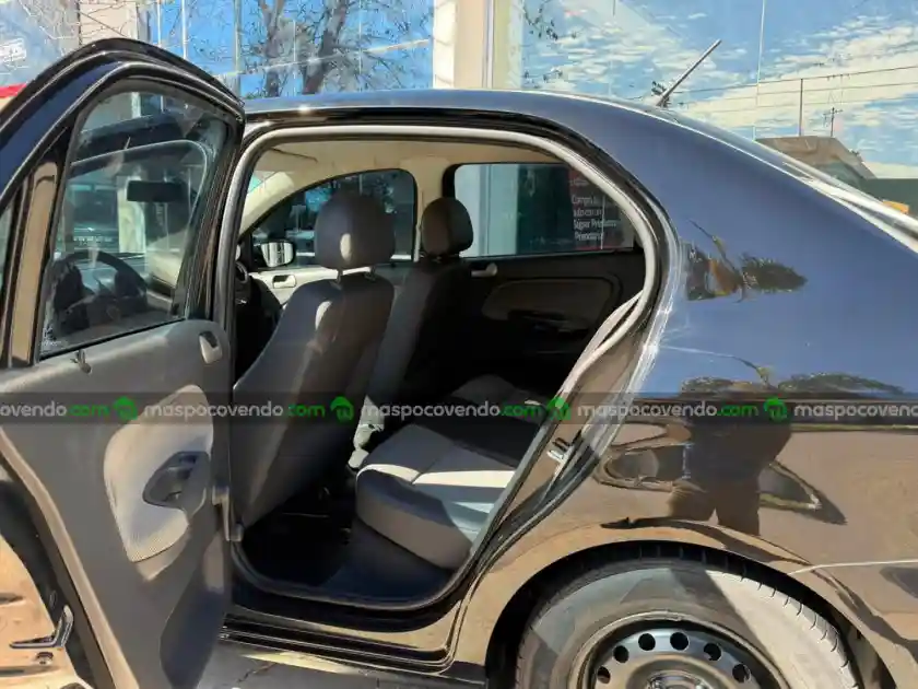 Volkswagen Voyage 1.6 Año 2012, Negro. Con 146.000Km. Rto Vigente. Orio Hnos  2012 - foto 3