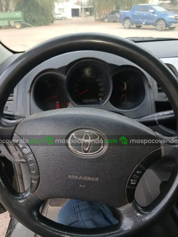 Toyota Hilux - foto 1