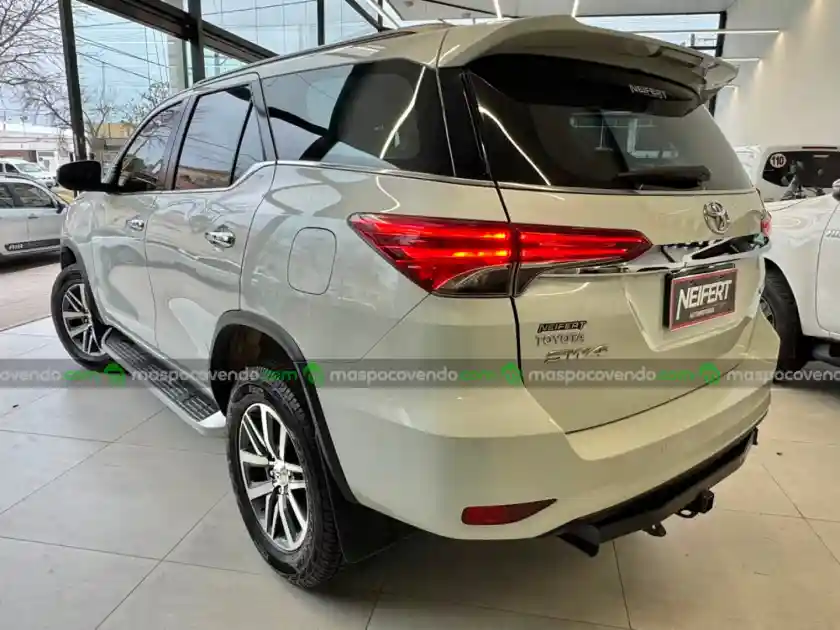 Toyota Toyora Sw4 Srx 2.8 4X4 At 2020 Con 74.000Km  2020 - foto 3