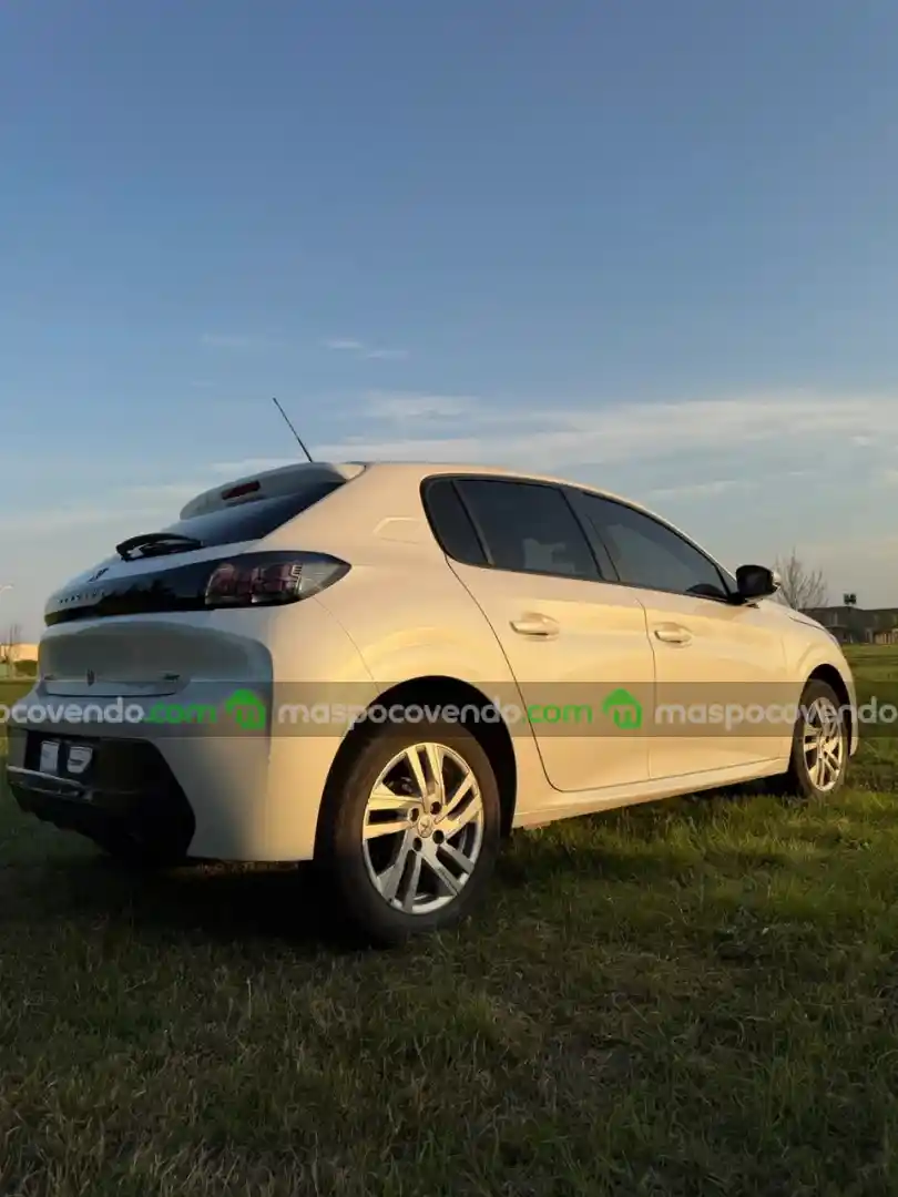 Peugeot 208 - foto 1