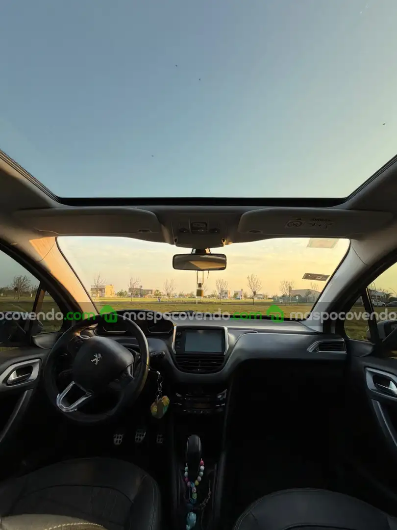 Peugeot 208 - foto 2