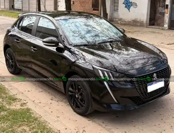 Peugeot 208 - foto 1