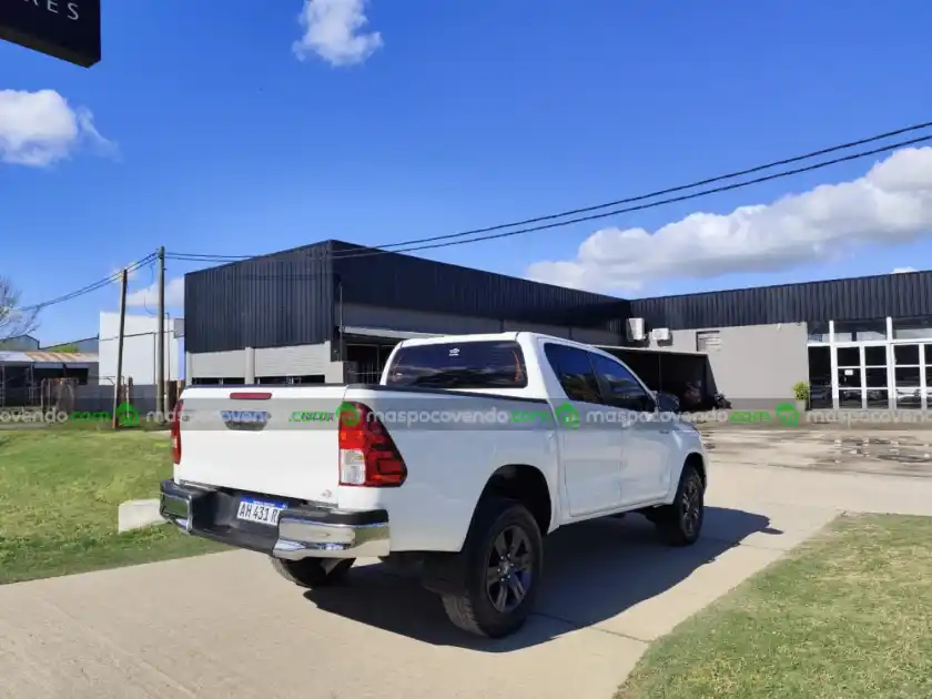 Toyota Hilux Dc Sr 2.4 Tdi Mt 4X2 - foto 2