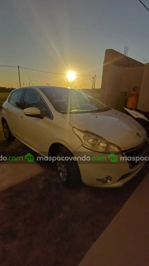 Peugeot 208 Feline Pack Cuir 1.6 – 2014 – Versión Tope De Gama  2014 - foto 3