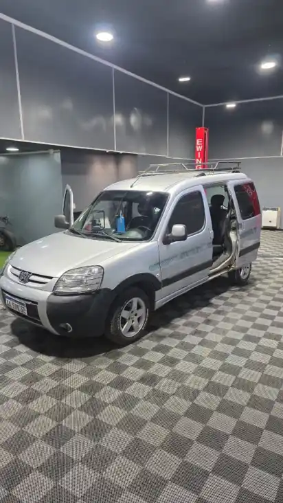 Peugeot Partner Pata. 1.6 Vtc Plus  L10/17  2016 - foto 2
