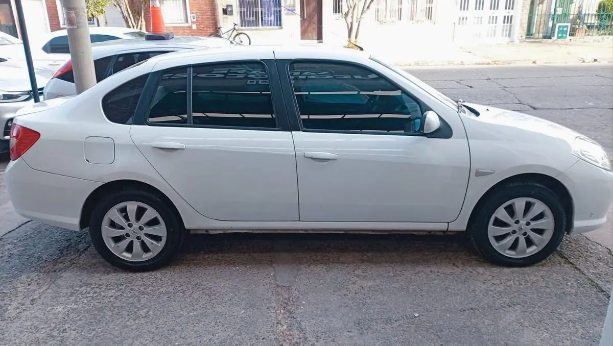 Renault Symbol 1.6 16V Luxe  2010 - foto 4