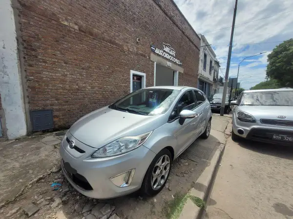 Ford Fiesta  1.6 5P Titanium       (Kd)  2013 - foto 1