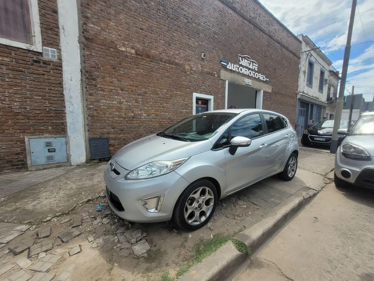 Ford Fiesta  1.6 5P Titanium       (Kd)  2013 - foto 5