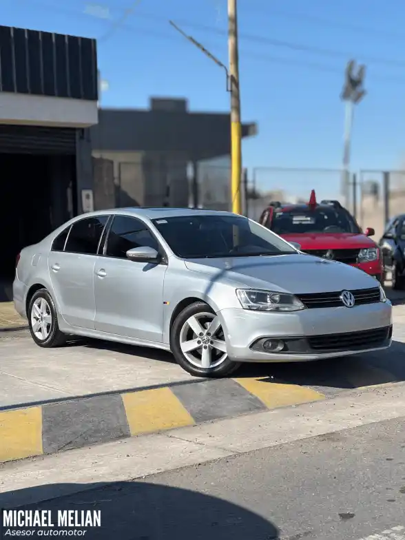 Volkswagen Vento  2.0  8V Advance        L/11  2011 - foto 1