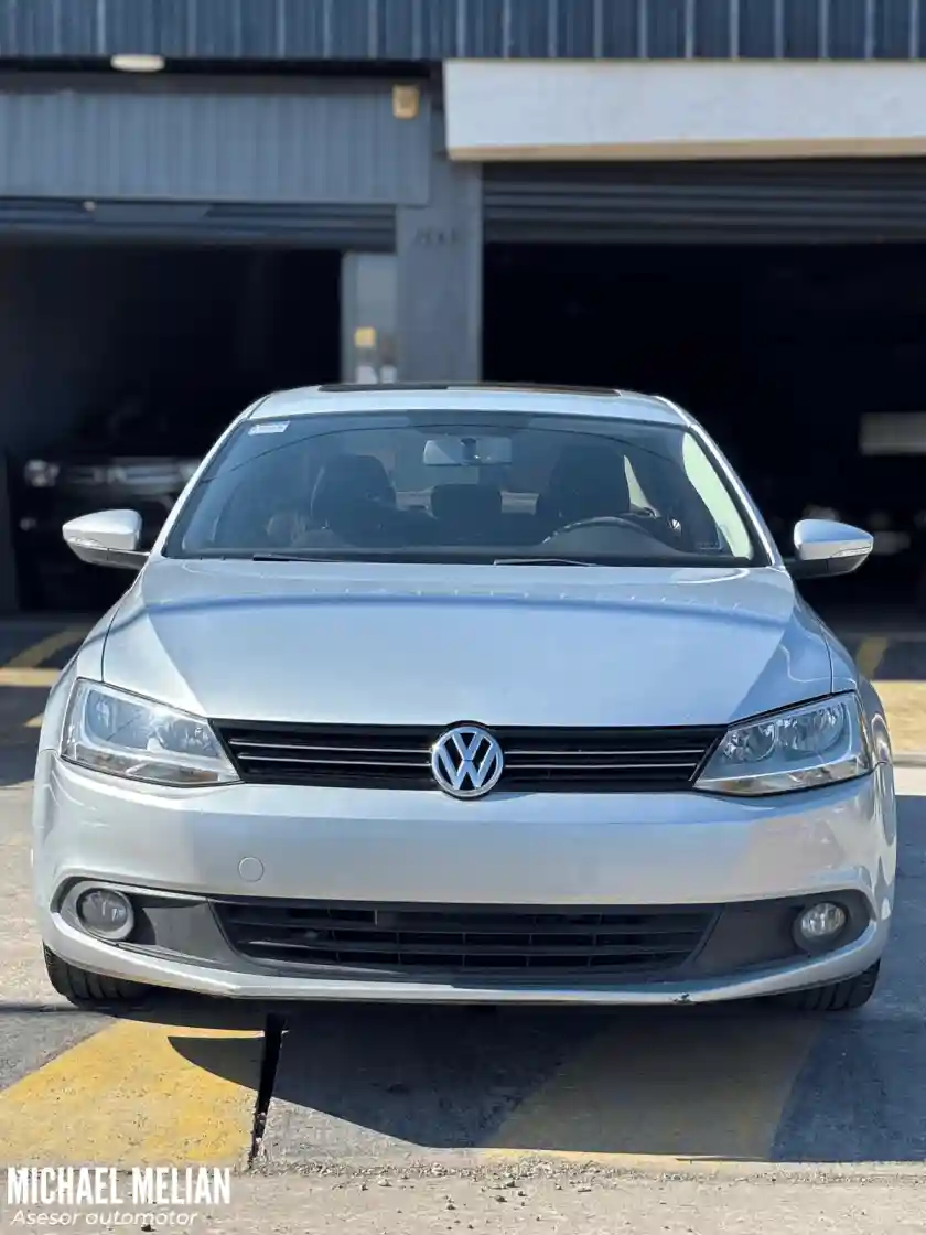 Volkswagen Vento  2.0  8V Advance        L/11  2011 - foto 2