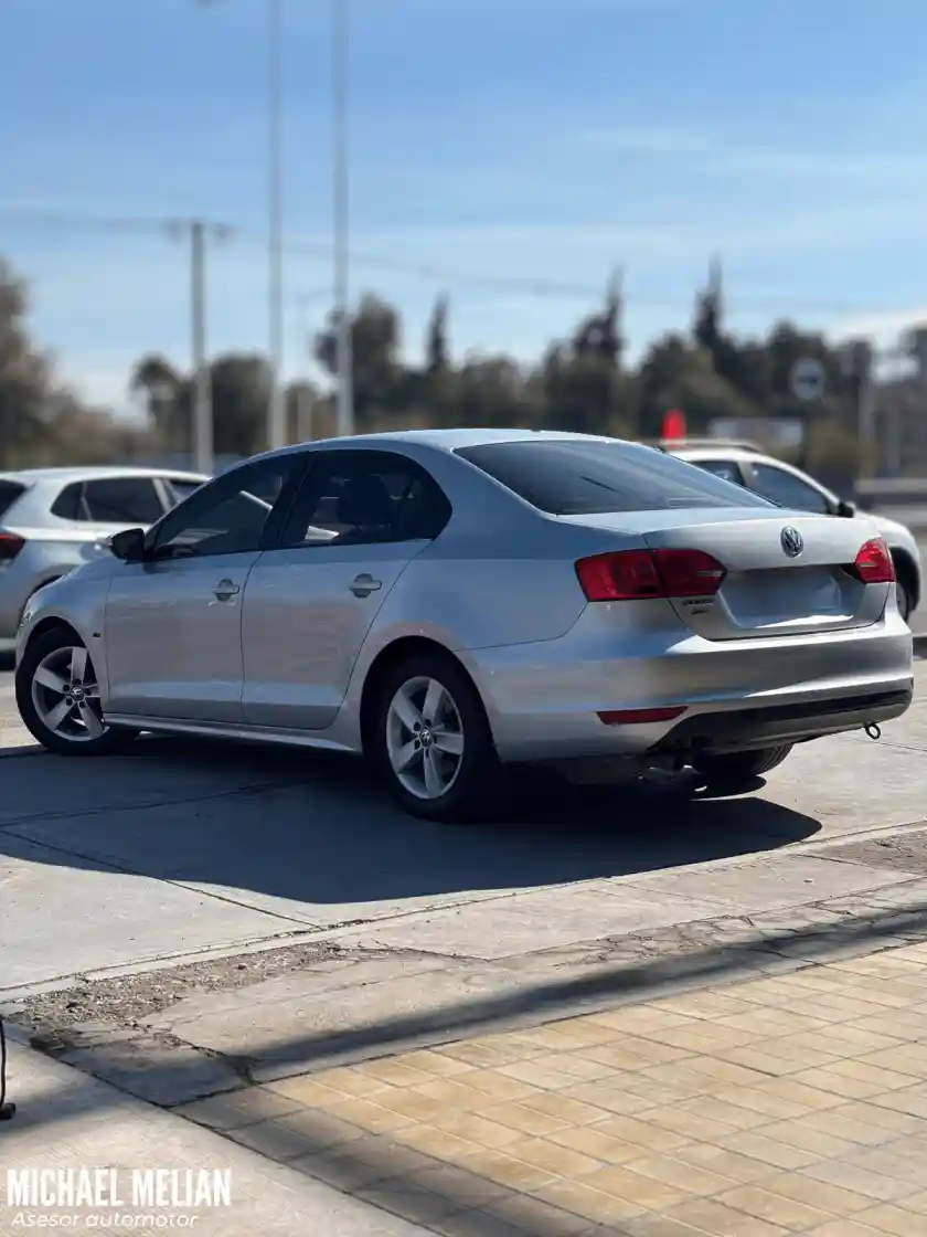 Volkswagen Vento  2.0  8V Advance        L/11  2011 - foto 4