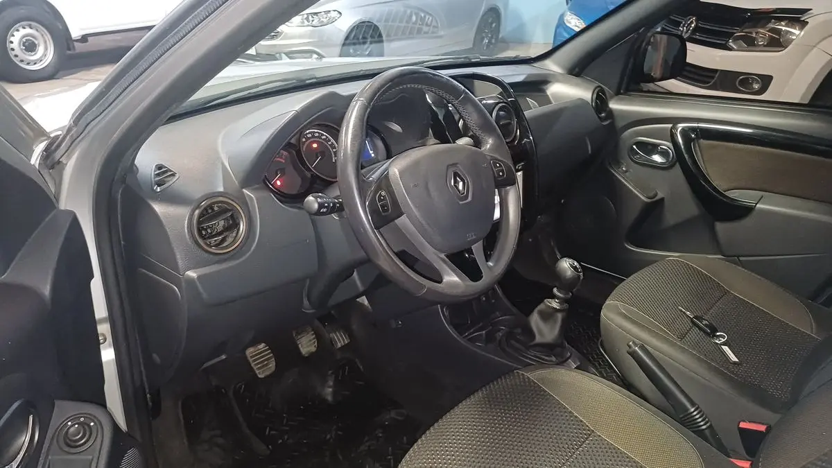 Renault Duster 2.0 4X2 Privilege  L/15  2021 - foto 4