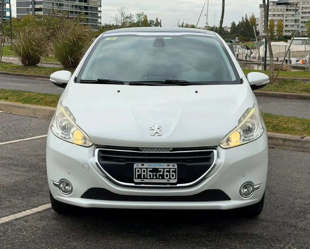 Peugeot 208 1.6 5P Feline Pk Cuir  2016 - foto 2