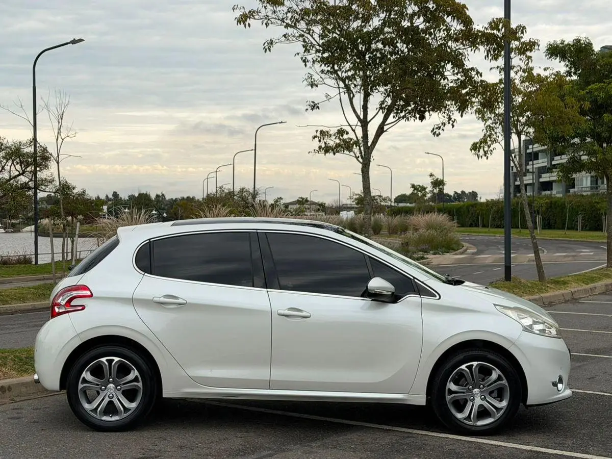 Peugeot 208 1.6 5P Feline Pk Cuir  2016 - foto 4