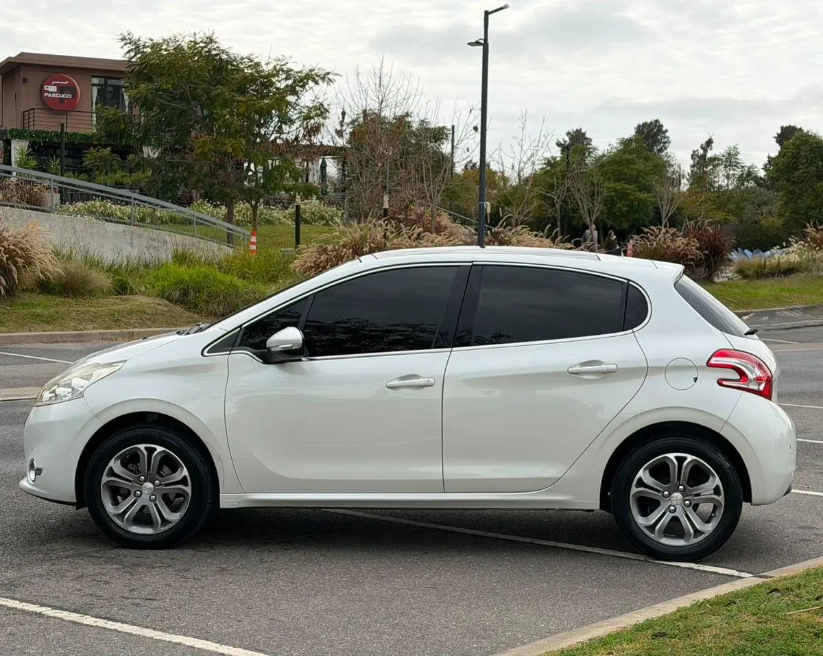 Peugeot 208 1.6 5P Feline Pk Cuir  2016 - foto 5