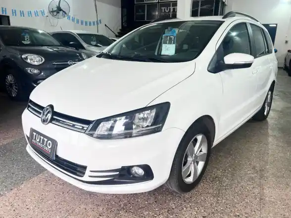VOLKSWAGEN SURAN 1.6 TRENDLINE    L/15 2017 - foto 1